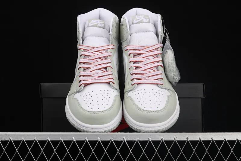 All categories Air Jordan Jordan series basketball shoes Air Jordan 1 High L version Air Jordan 1 Retro Hi AJ1 Joe 1 high top aqua blue CD0461-002